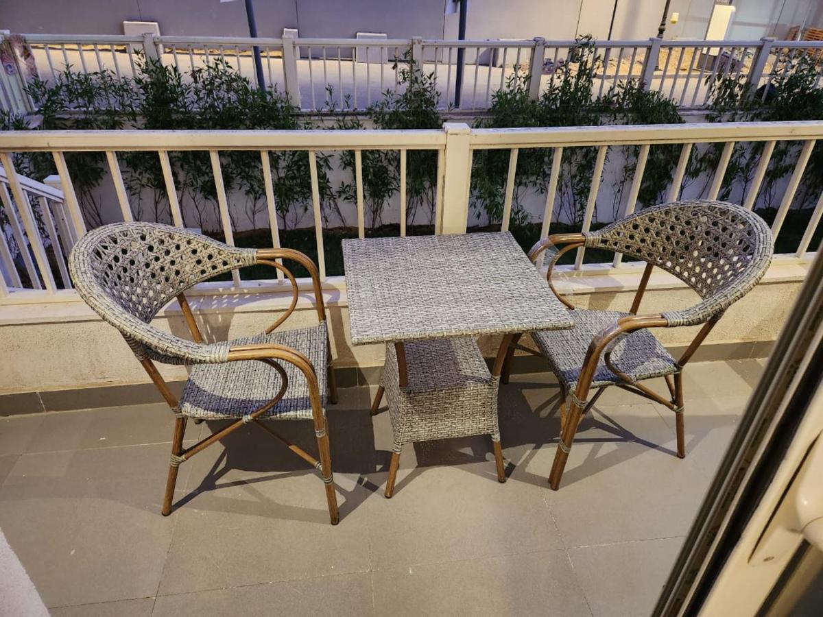Jayd Garden Retreat: Elegant Two-bedroom Near Al-rehab Apartment
