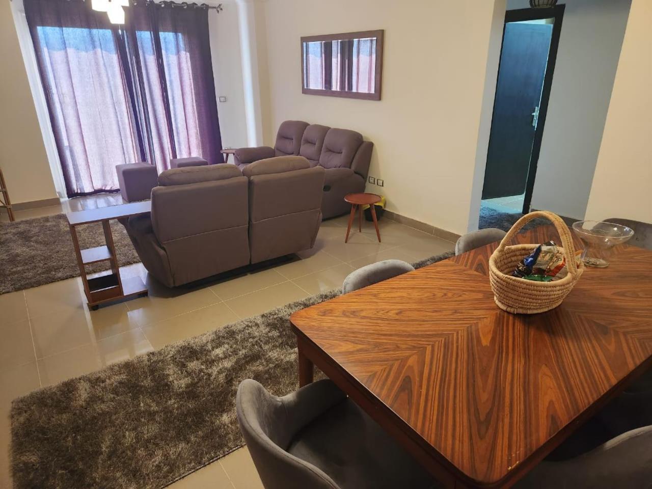 Jayd Garden Retreat: Elegant Two-bedroom Near Al-rehab Cairo