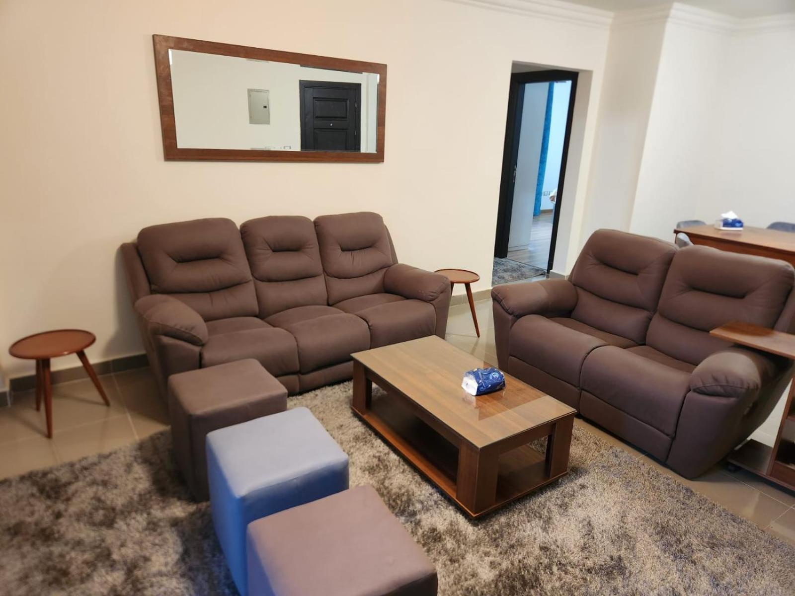 Jayd Garden Retreat: Elegant Two-bedroom Near Al-rehab Cairo
